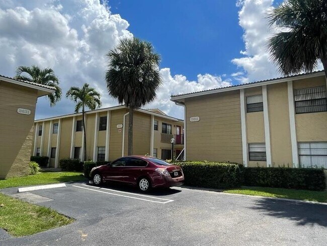 Building Photo - 2621 Riverside Dr