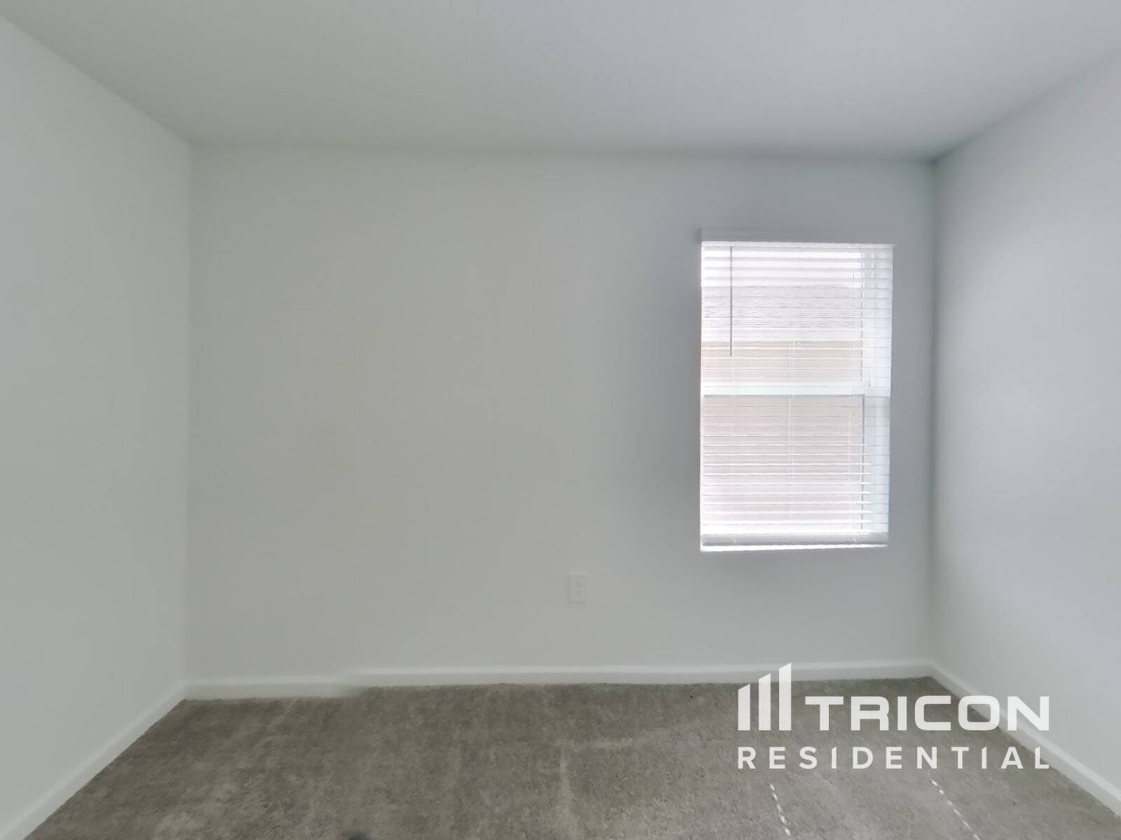 Building Photo - 5660 Gingham Dr