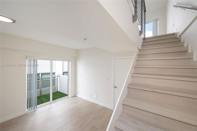 Building Photo - 1712 SW 2nd Ave