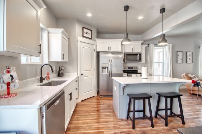 Building Photo - 8636 N Cypress Alley