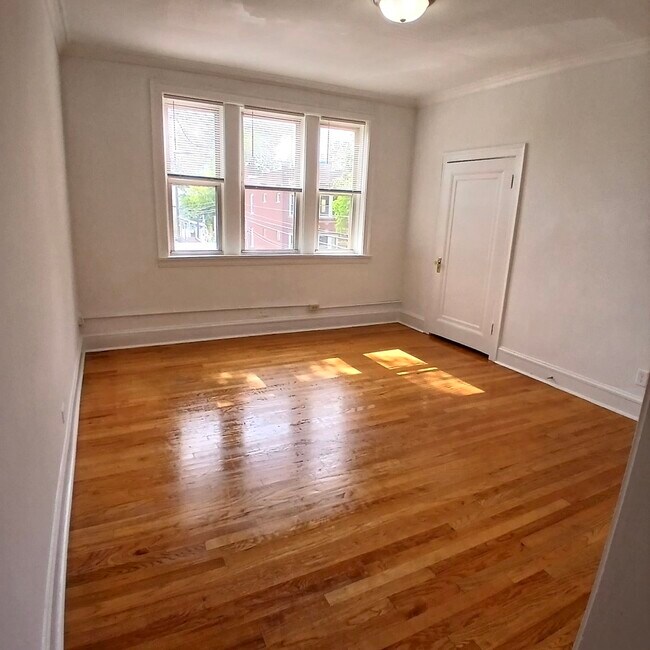 Building Photo - 4808 W Barry Ave