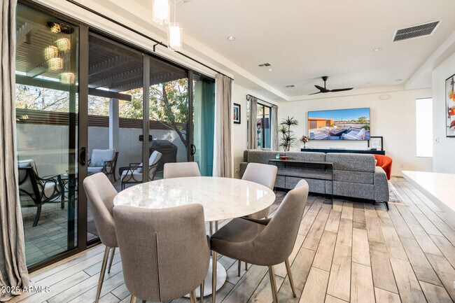 Building Photo - 4416 N 27th Way