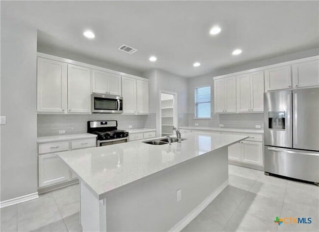 Building Photo - 816 Alta Wy