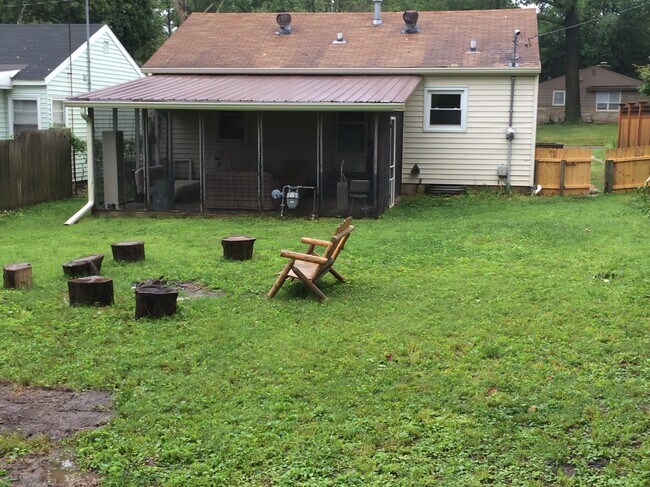 Building Photo - 1028 E Maxwell Ln