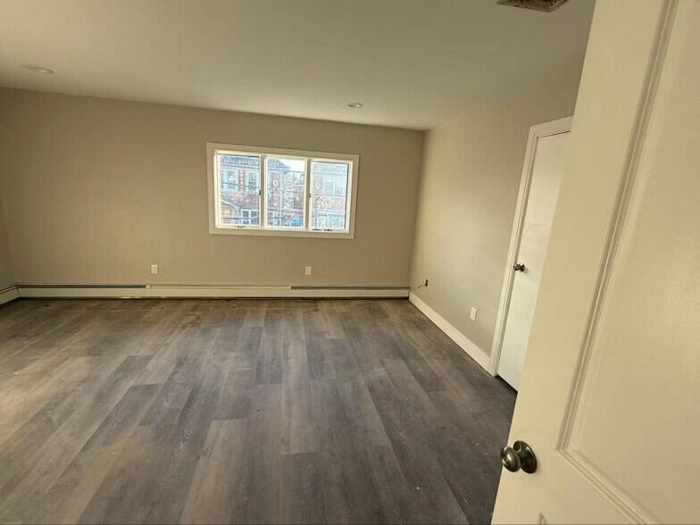 Building Photo - 1700 77th St