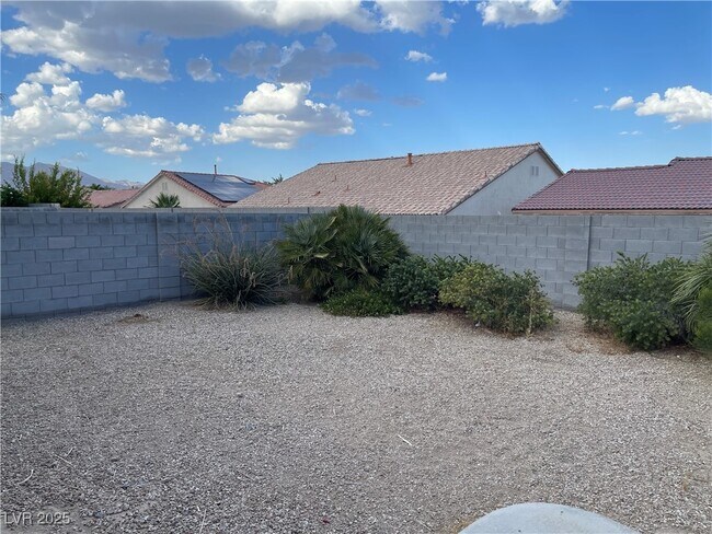 Building Photo - 5832 Vista Luna St