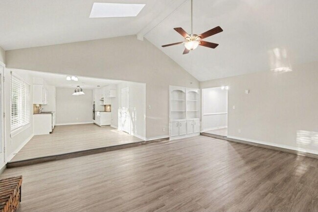 Building Photo - 4900 Ridgeline Dr
