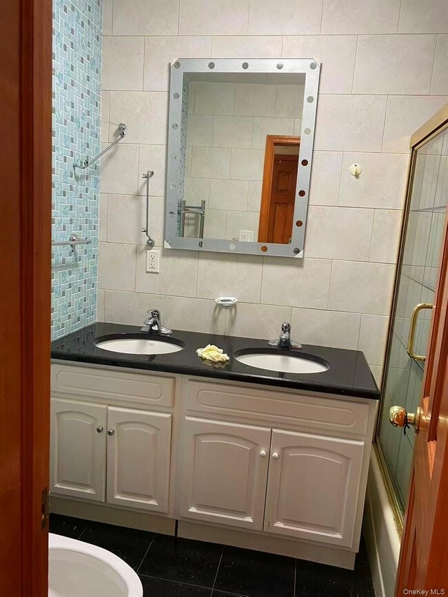 Building Photo - 142-44 56th Rd