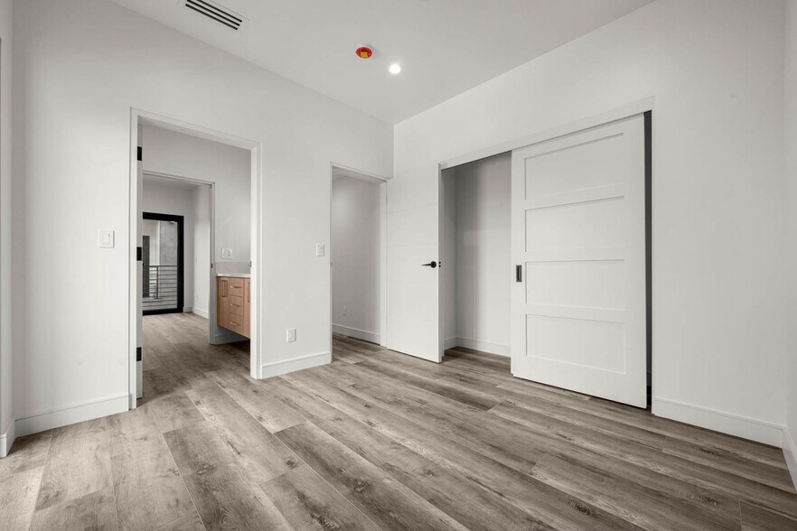 Building Photo - 1920 S Sherbourne Dr