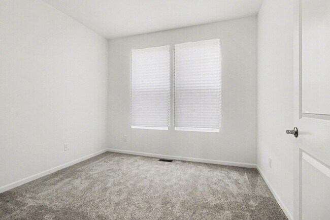 Building Photo - 832 Kuss Dr