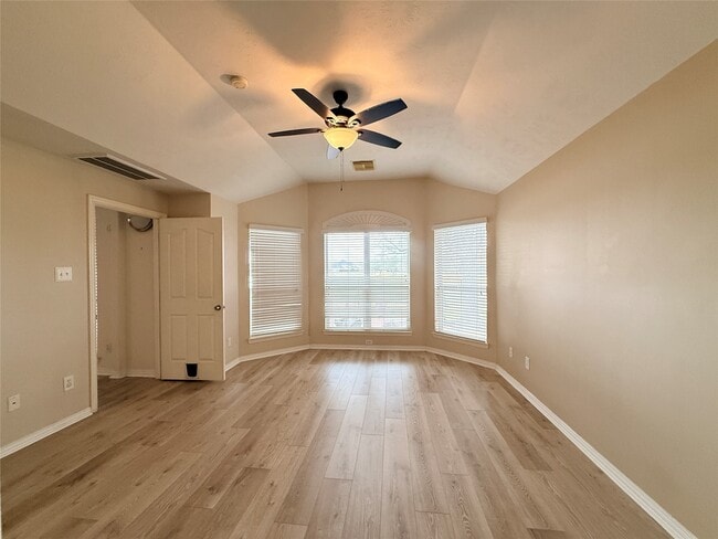 Building Photo - 1528 Mesa Verde Dr