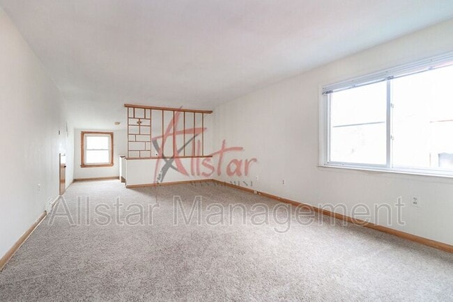 Building Photo - 4902 E 109th St