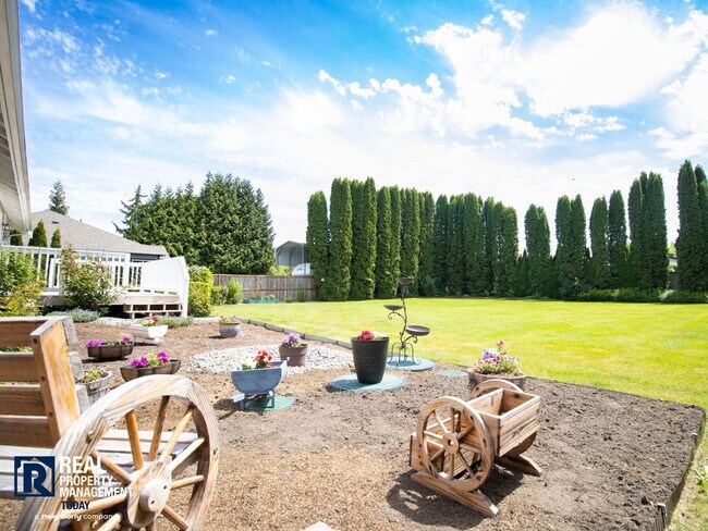 Building Photo - Beautiful 4BR Home Near Orting with Large Yard, Oversized Garage & A/C