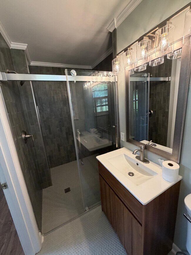 Building Photo - 524 Graycroft Dr SW