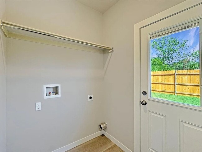 Building Photo - Discover charm and thoughtful design in th...