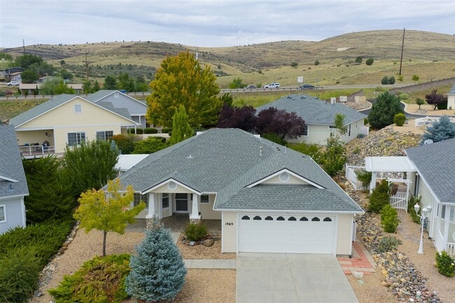 Building Photo - 2 bedroom, 2 bathroom home in Victorian Es...