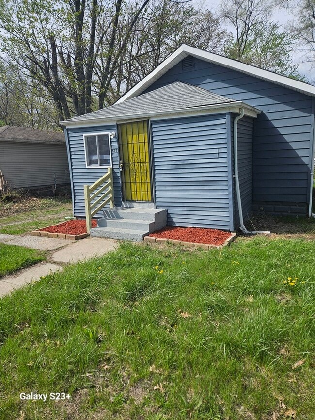 Building Photo - Beautiful new rehabbed home