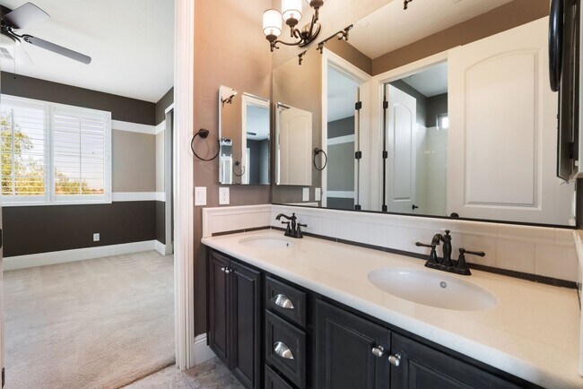 Building Photo - Elegant model home at Club Madeira!