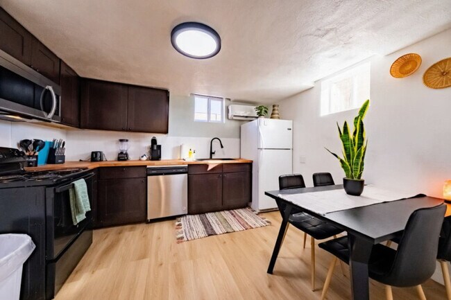 Building Photo - 170 E 100 N