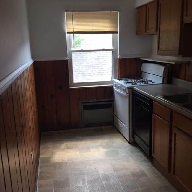 Building Photo - 596 Lowell Ave