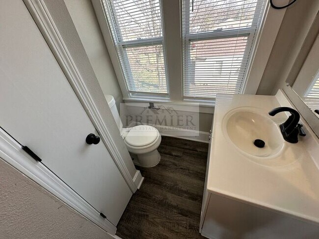 Building Photo - 184 W North St