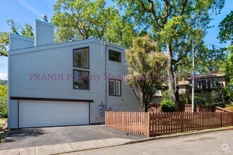 Building Photo - Charming Duplex on Quiet Street with Moder...