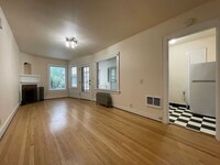 Building Photo - Buckman Charmer Studio~ Quick Access to Bi...