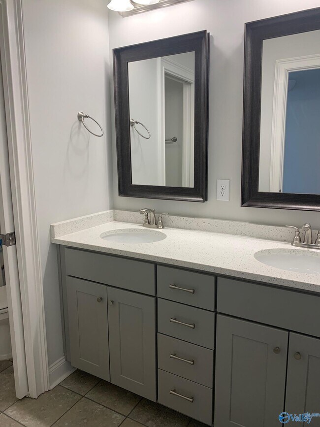 Building Photo - 22883 Ledges Dr