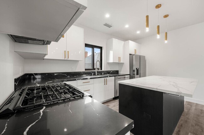 Building Photo - 1920 S Sherbourne Dr