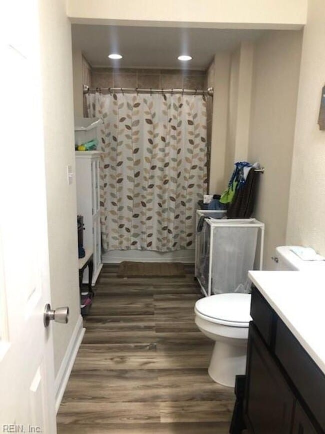 Building Photo - Colonial Heights