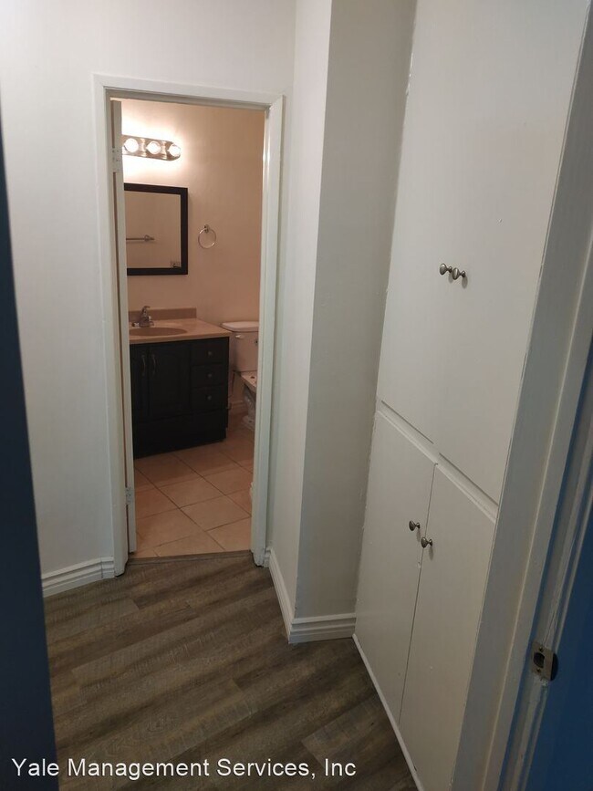 Building Photo - 18553-18563 Clark St