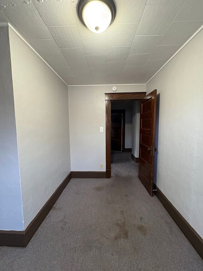 Building Photo - 1411 Spring Ave NE