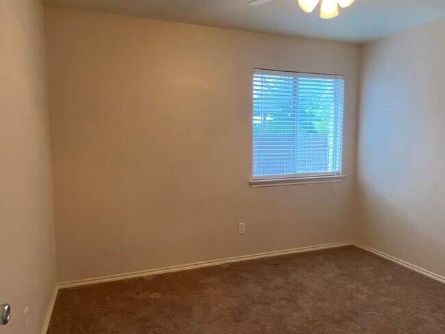 Building Photo - CHARMING 4 BEDROOM, BELTON ISD