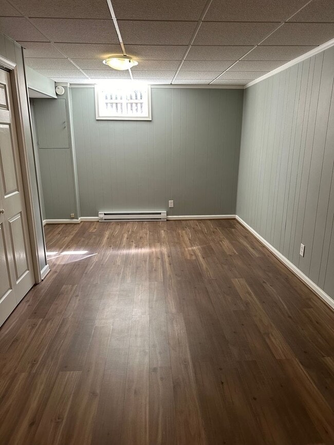 Building Photo - Charming 3 BR, 2.5 Ba house in a great location in town on a quiet cul de sac