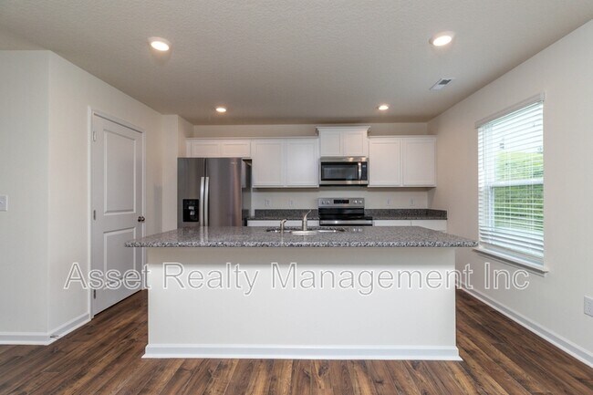 Building Photo - 2076 Southwood Cir