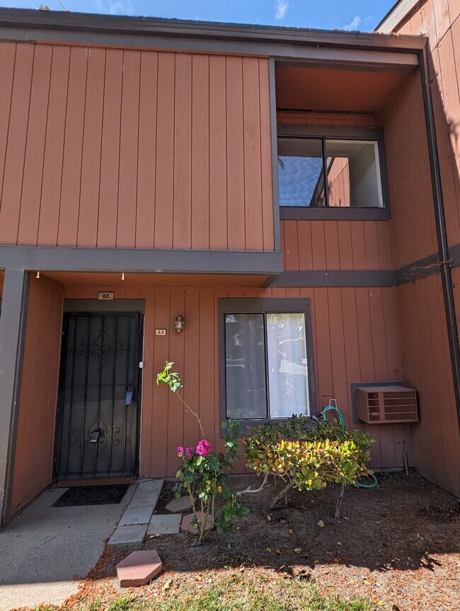 Building Photo - 38627 Cherry Ln