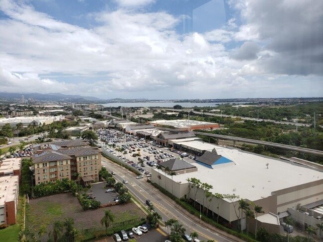 Building Photo - Century Park Plaza Condo - 1 bedroom, 1 bath, 1 parking - Avail 09/01/2026