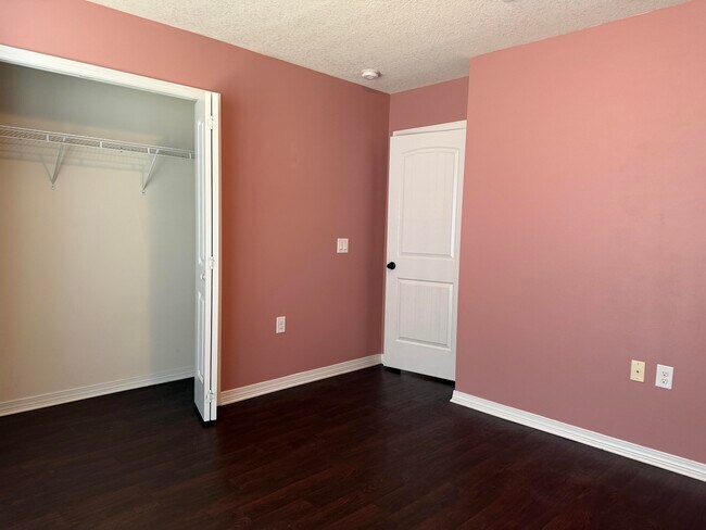 Building Photo - 233 Croft Cir