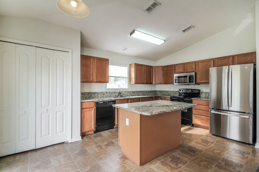 Building Photo - 860 Bonaparte Landing Ct