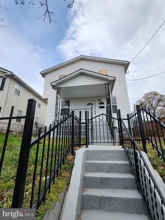 Building Photo - 4244 Clay St NE