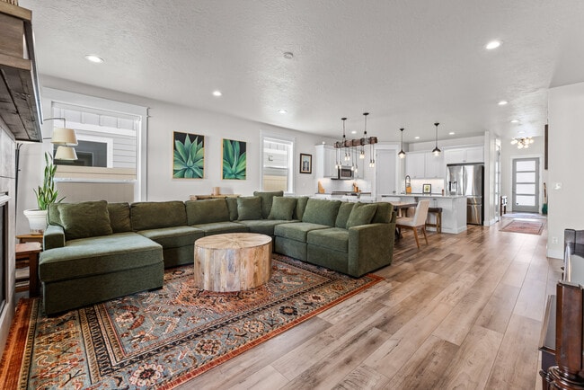 Building Photo - 3340 W Lassen Dr