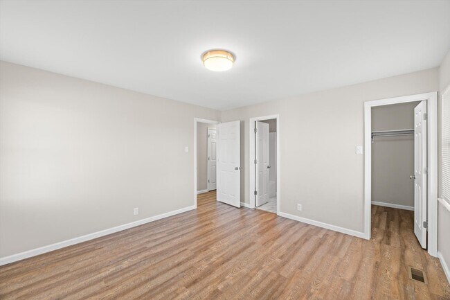 Building Photo - 3047 Staffordshire Blvd