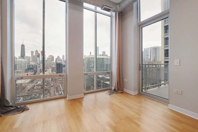 Building Photo - Gorgeous River North penthouse for rent!