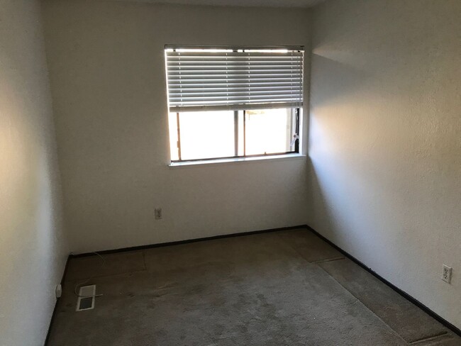 Building Photo - 3 bedroom condo in a great location