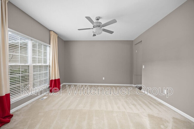 Building Photo - 105 Forest Oaks Dr