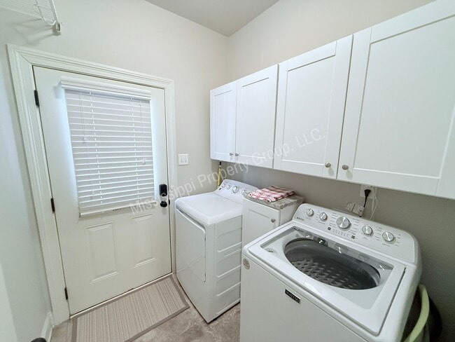 Building Photo - 3BR/3.5BA For Rent