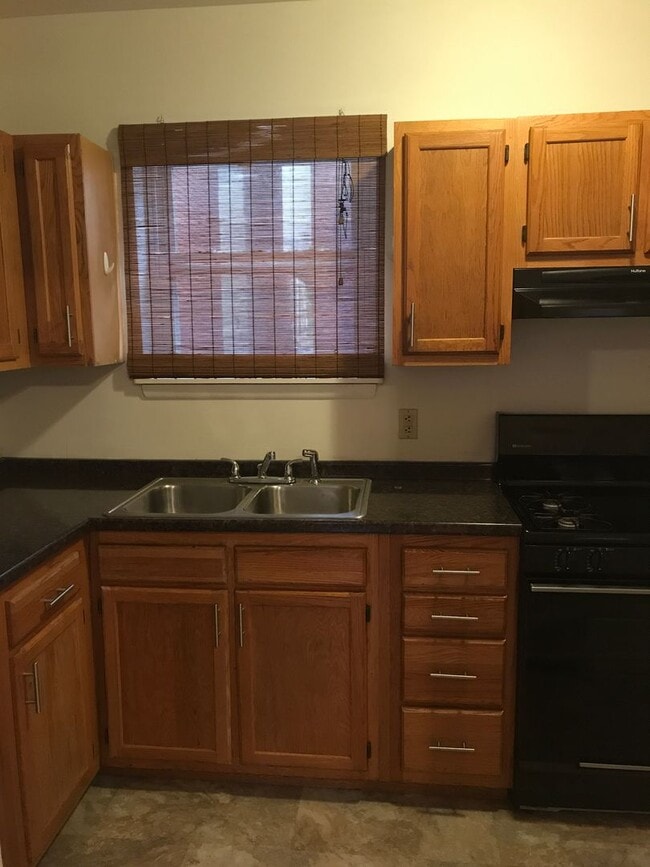 Building Photo - UPDATED SQUIRREL HILL HOUSE, AMAZING LOCATION AVAILABLE AUGUST!