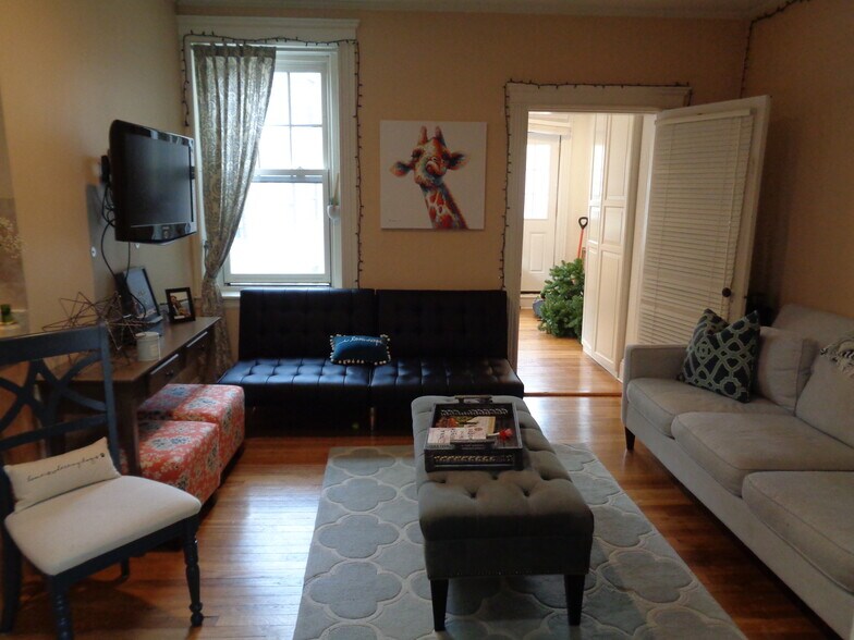 Building Photo - 73 Parkman St