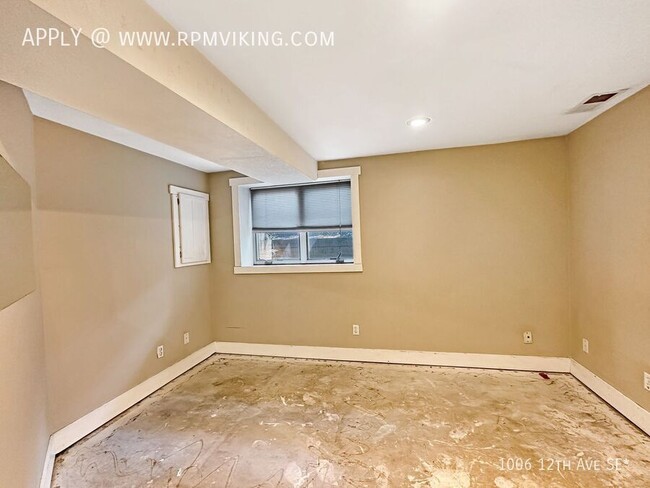 Building Photo - 3 Bed 2 Bath with Dishwasher, Laundry - Fa...