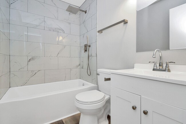 bathroom 2 - 1618 Grovewood Dr